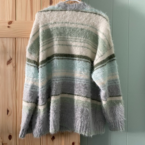 NWOT American Eagle Whoa So Cozy Fuzzy Cardigan Size M Cream/Grey/Blue/Green - Picture 2 of 5